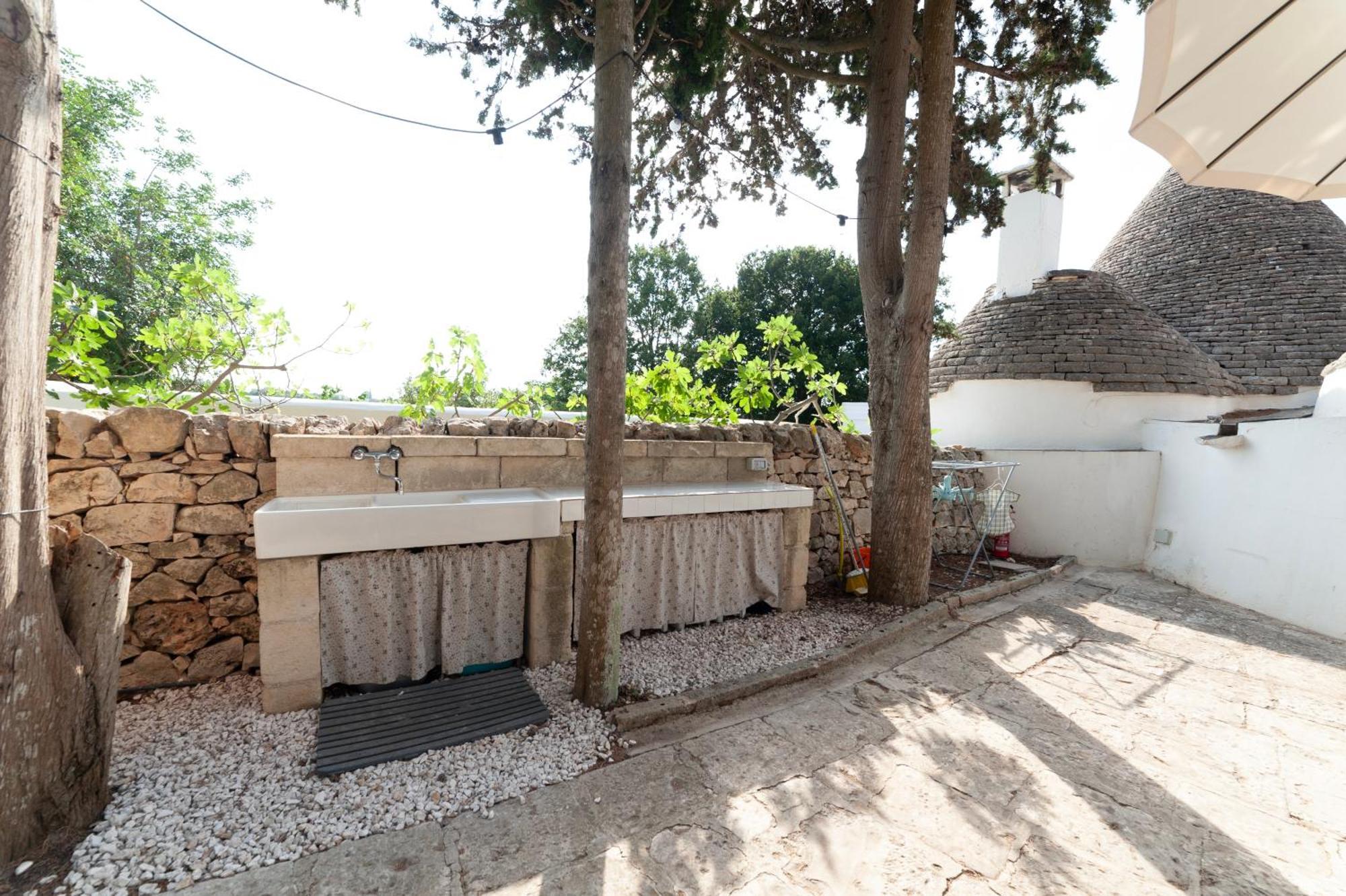 Ad Un Passo Da Cisternino - Trulli Con Foresta, Bici E Barbecue Exterior photo